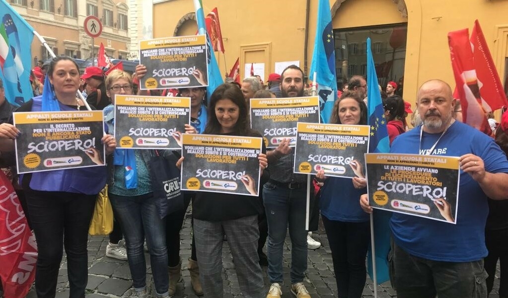 Appalti scuole statali: alta adesione allo sciopero e al presidio a Roma. Filcams Cgil, Fisascat Cisl, Uiltrasporti vogliono risposte per tutti i lavoratori. Nessuno resti escluso