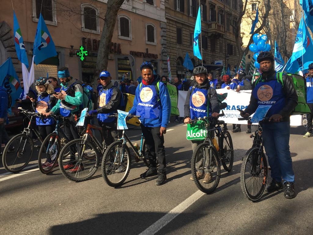 Rider, Tarlazzi: basta temporeggiare. Subito ai rider il Ccnl della Logistica Trasporto Merci e Spedizione