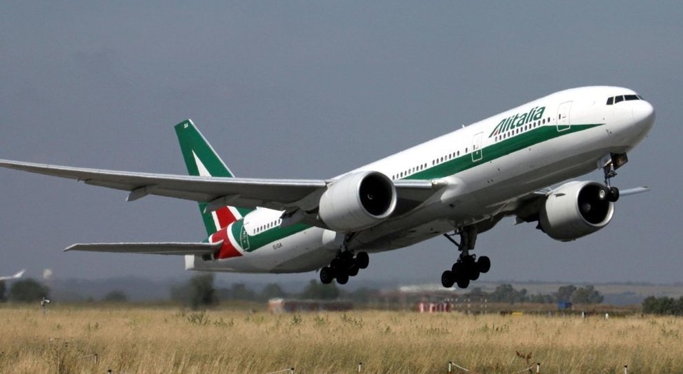 Alitalia: Sindacati, se notizie confermate danni inestimabili per economia Paese