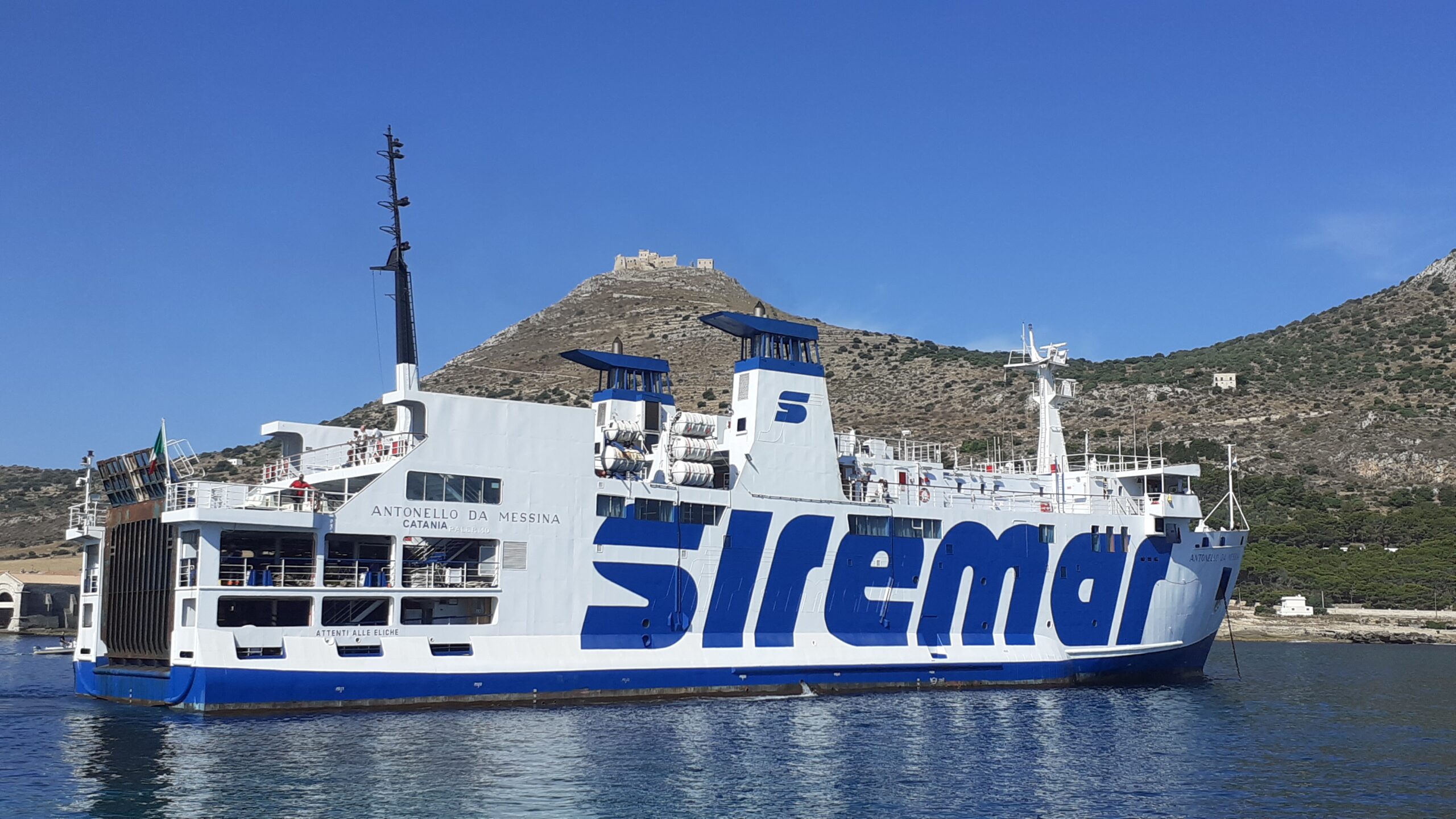 “stop dal 30 settembre ai collegamenti marittimi verso le isole Eolie, Egadi ed Ustica gestiti dalla Caronte & Tourist. A rischio 71 lavoratori”