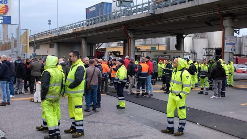 Incidente porto di Genova: fermare questa strage di lavoratori. Subito azioni concrete per aumentare sicurezza nel settore