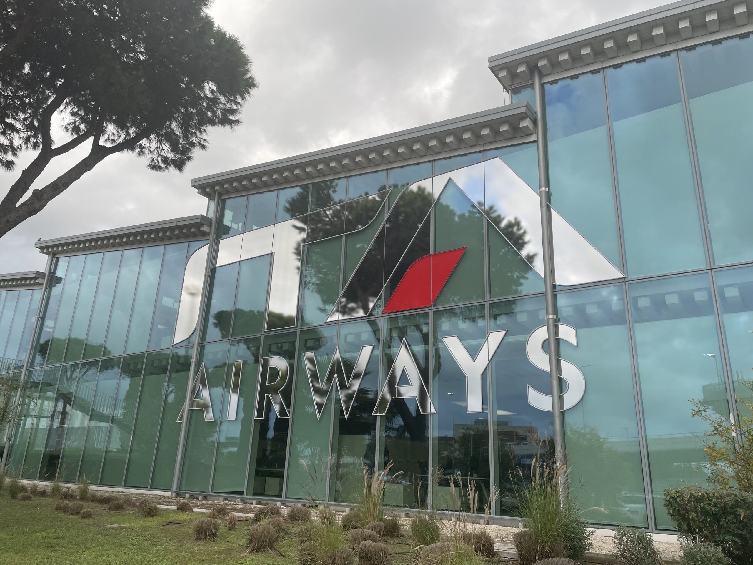 Ita Airways: Sindacati, Piano industriale non condiviso, investimenti e crescita ampiamente insufficienti, rinnovo contrattuale troppo lento. 